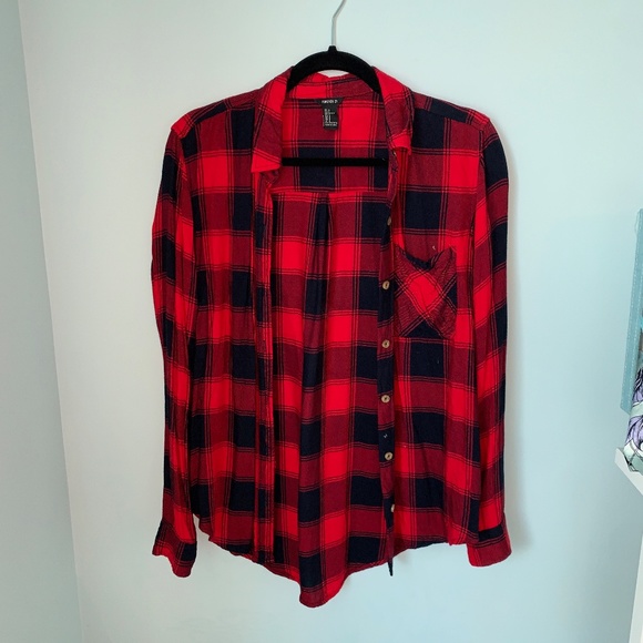 🦋 Red and Black Button Up Flannel - Picture 1 of 3